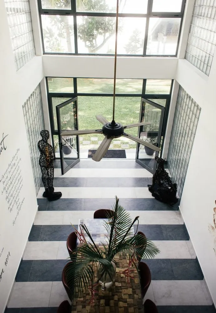 Slide of Jose Electrician