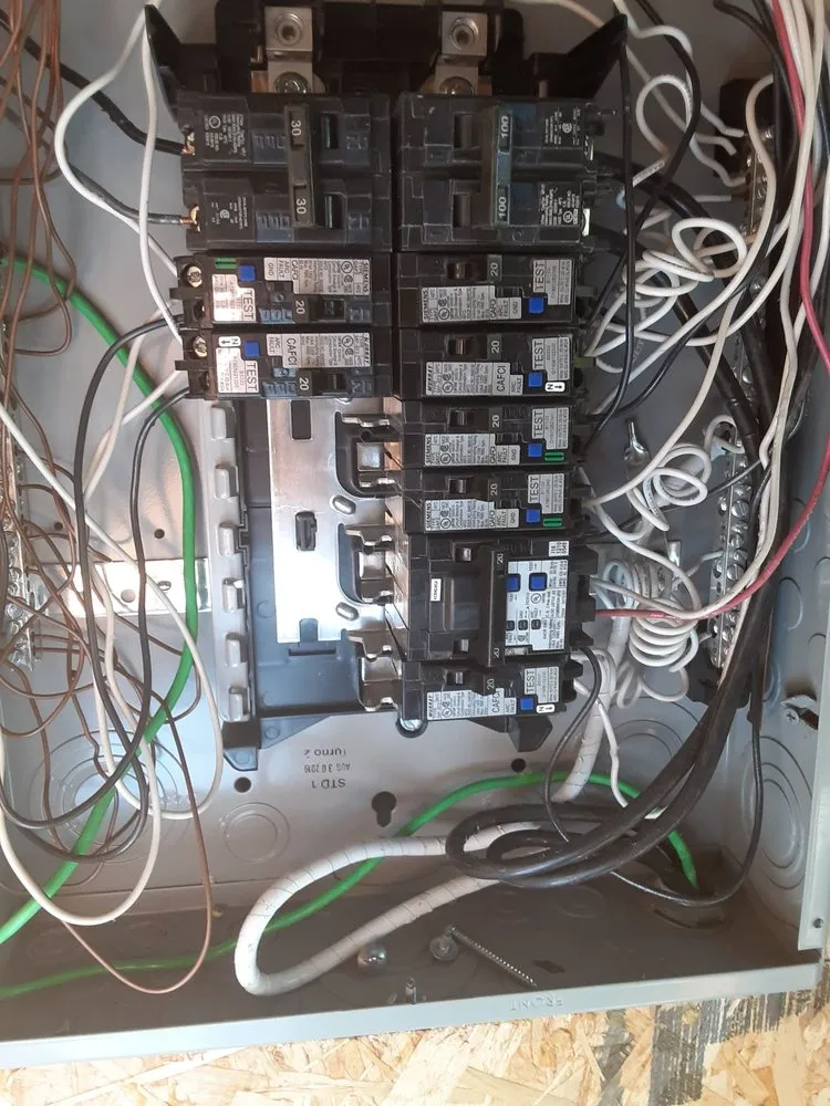 Reliable electrician providing electrical repair in , 