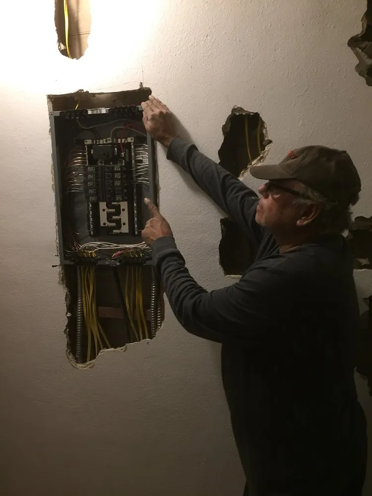 Expert electrician providing emergency electrical service in Huntignton Park, CA - Jose's Electrical and Iron Works