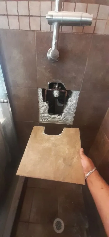 Professional electrician providing circuit breaker repair in , 