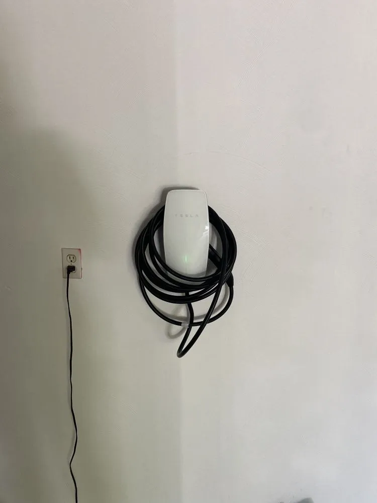 Slide of Joshua Vicente Electrician