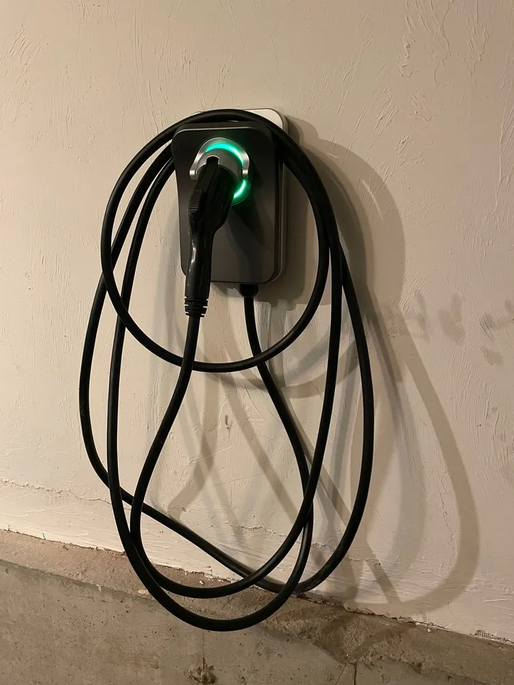 Slide of Joshua Vicente Electrician