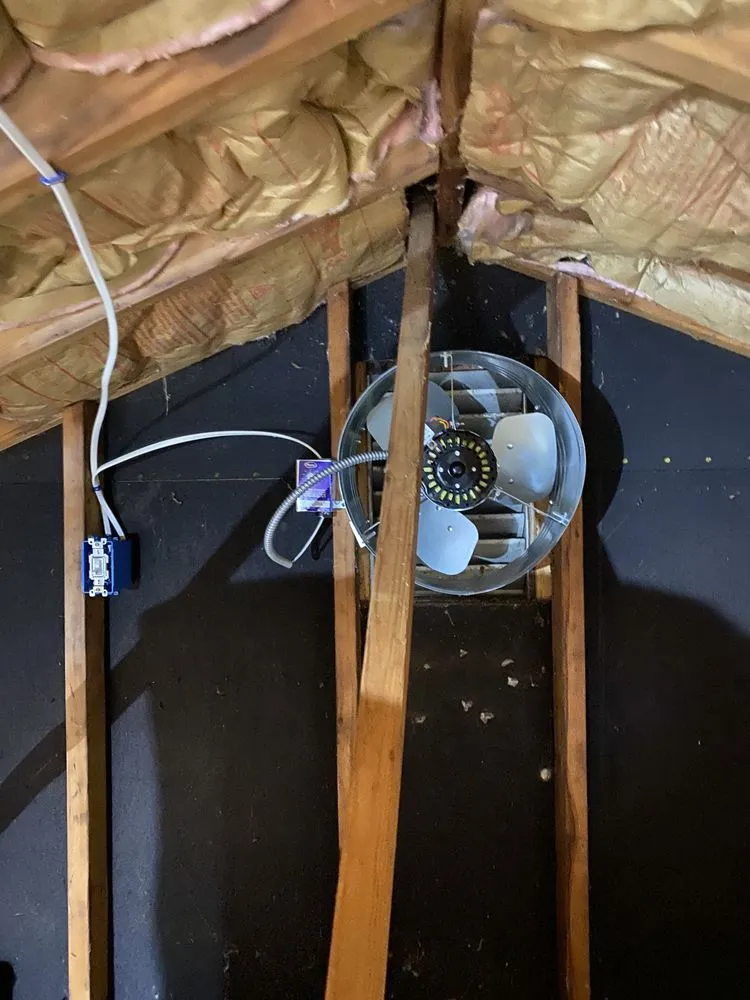 Emergency electrical service for homes in lighting installation,  by 