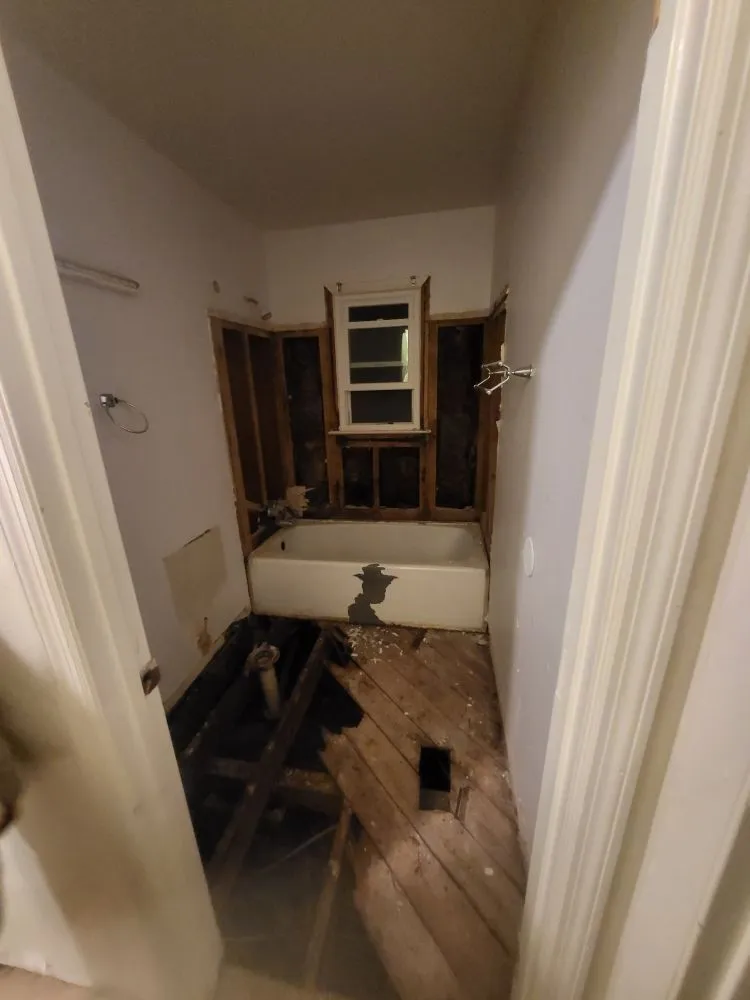 Expert electrician providing electrical repair in , 