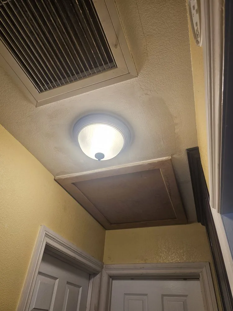 Licensed electrical service for homes in lighting installation, by