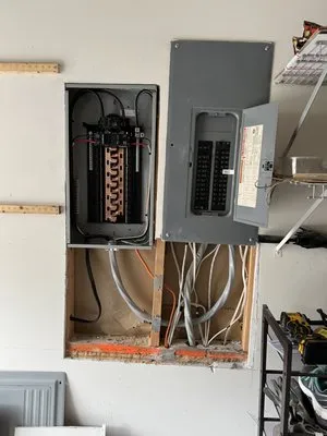 J&R Electricians Logo