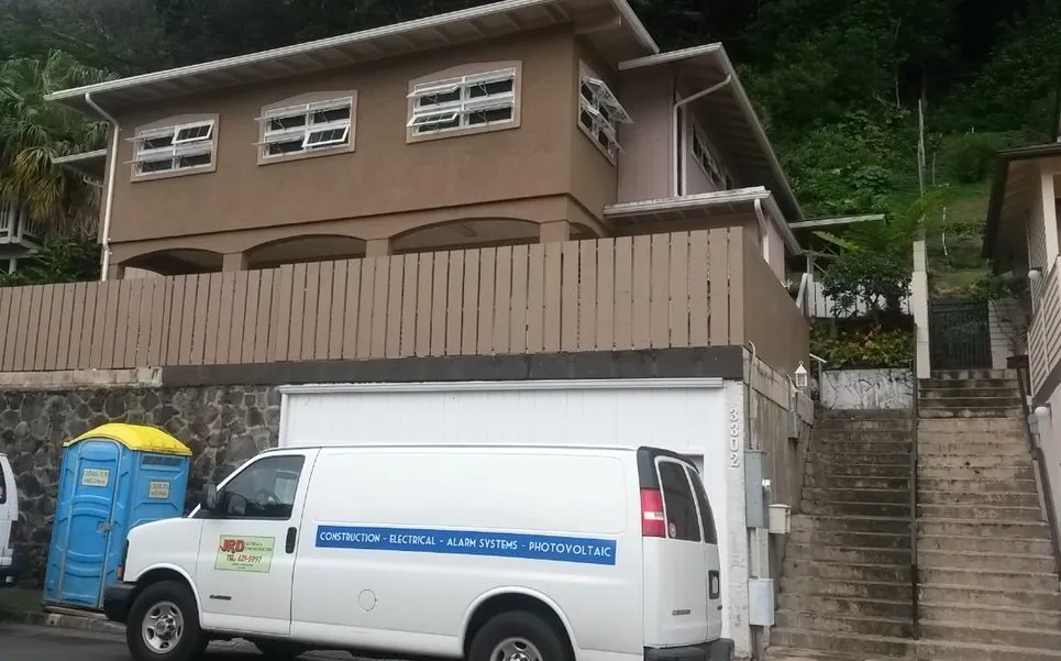 Certified electrician providing circuit breaker repair in , 