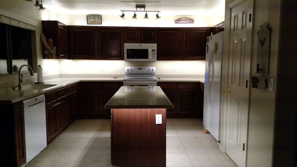 Licensed electrician providing outlet and switch repair in , 