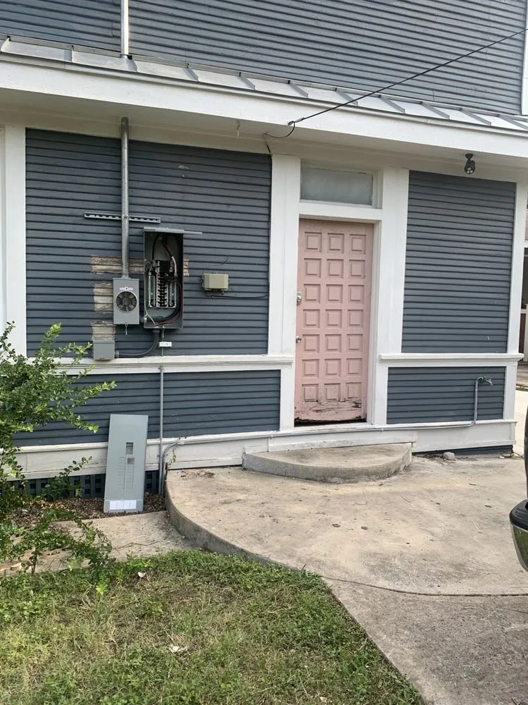 Emergency electrical service for homes in outlet and switch repair, by