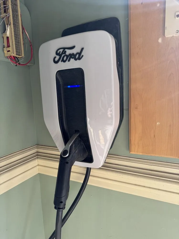 Slide of J&S Electrical Solutions