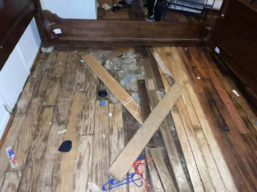 Trusted electrician providing emergency electrical service in , 