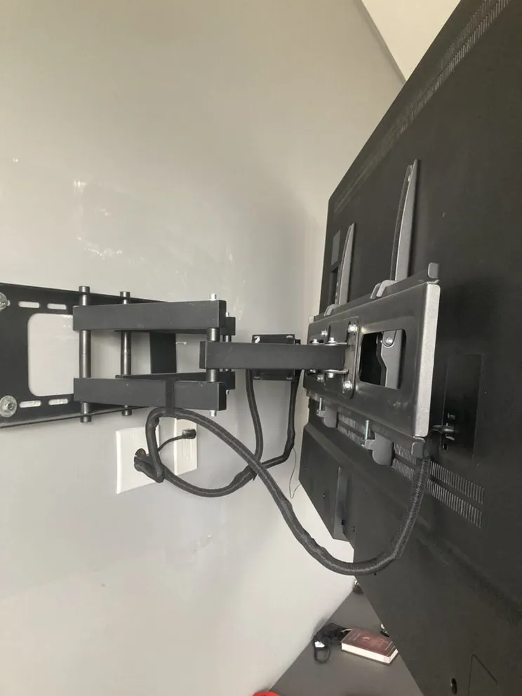 Certified electrician providing emergency electrical service in , 