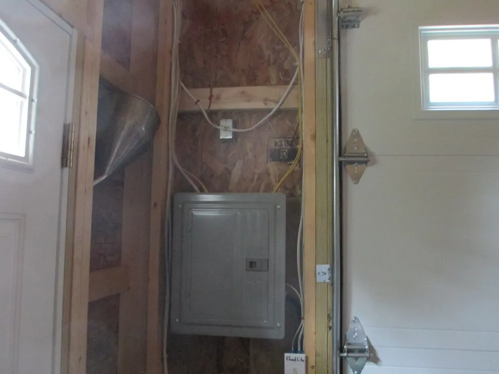 Professional electrician providing electrical repair in ,