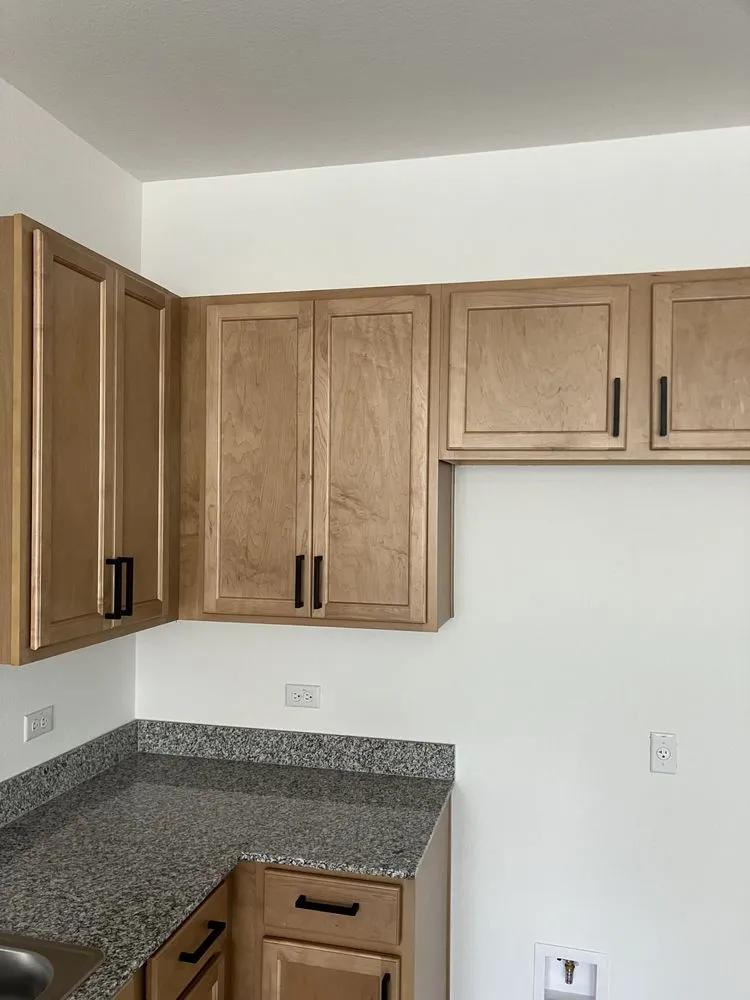 Emergency electrician providing lighting installation in ,