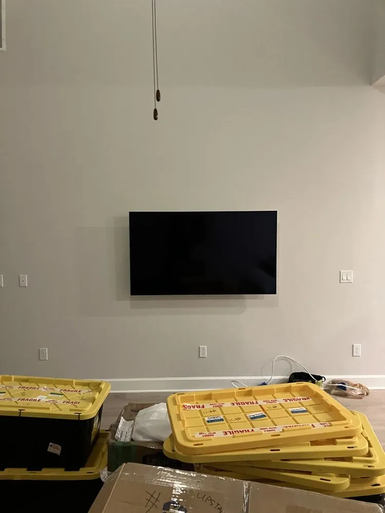 Licensed electrical service for homes in lighting installation, by