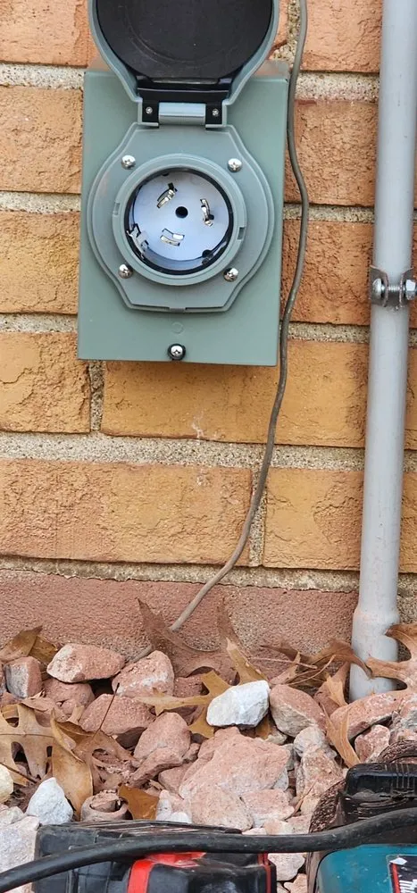Reliable electrician providing circuit breaker repair in Ofallon, IL - JSE Service And Electric