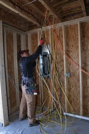 Slide of J&Son’s Electric Pro