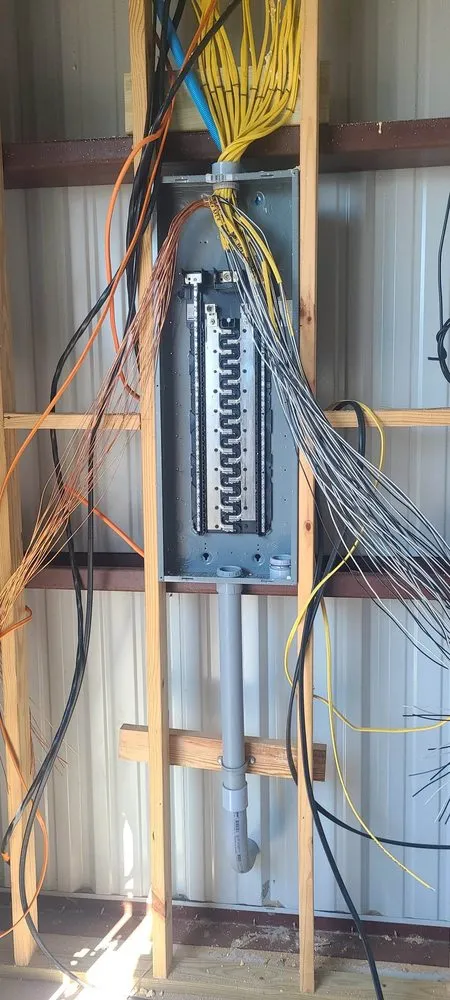 Professional electrician providing circuit breaker repair in , 