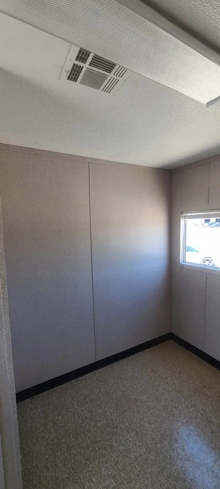 Professional electrician providing circuit breaker repair in , 