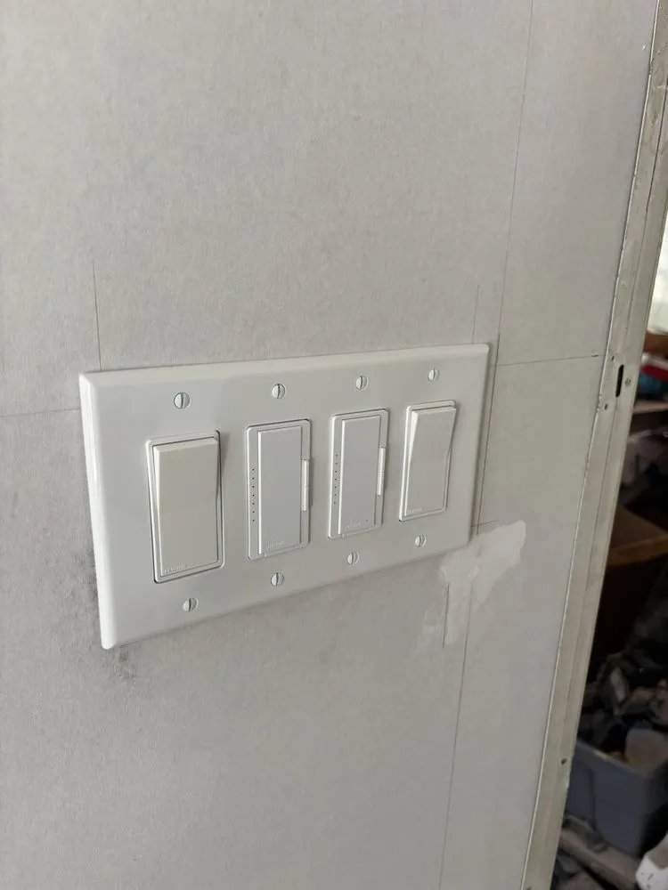 Emergency electrical service for homes in lighting installation,  by 