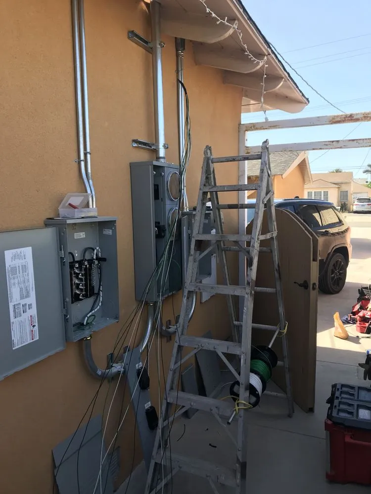 Emergency electrician providing panel upgrade in , 