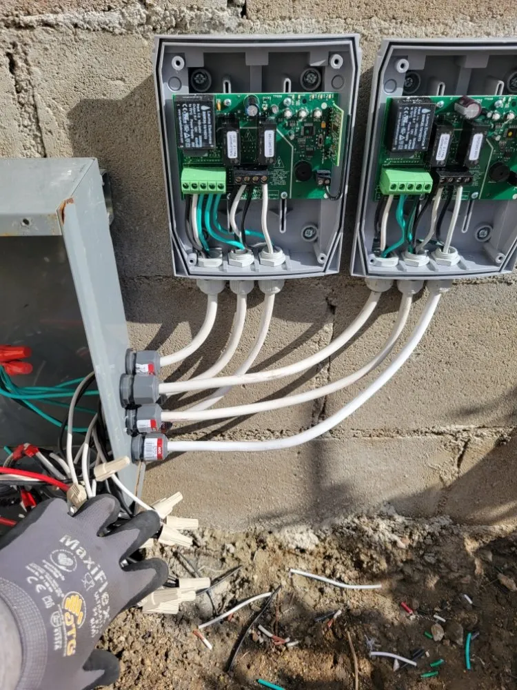 Certified electrical service for homes in emergency electrical service, by