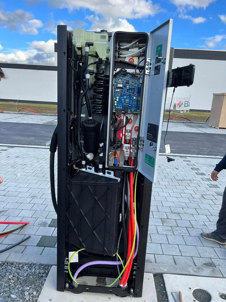 Expert electrician providing emergency electrical service in ,