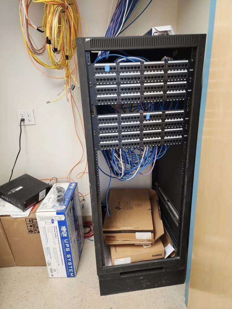 Expert circuit breaker repair in ,  by Julio A Lopez Electrician