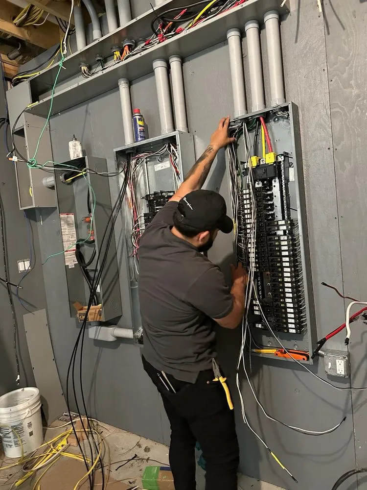 Slide of Julio Cesar Electric