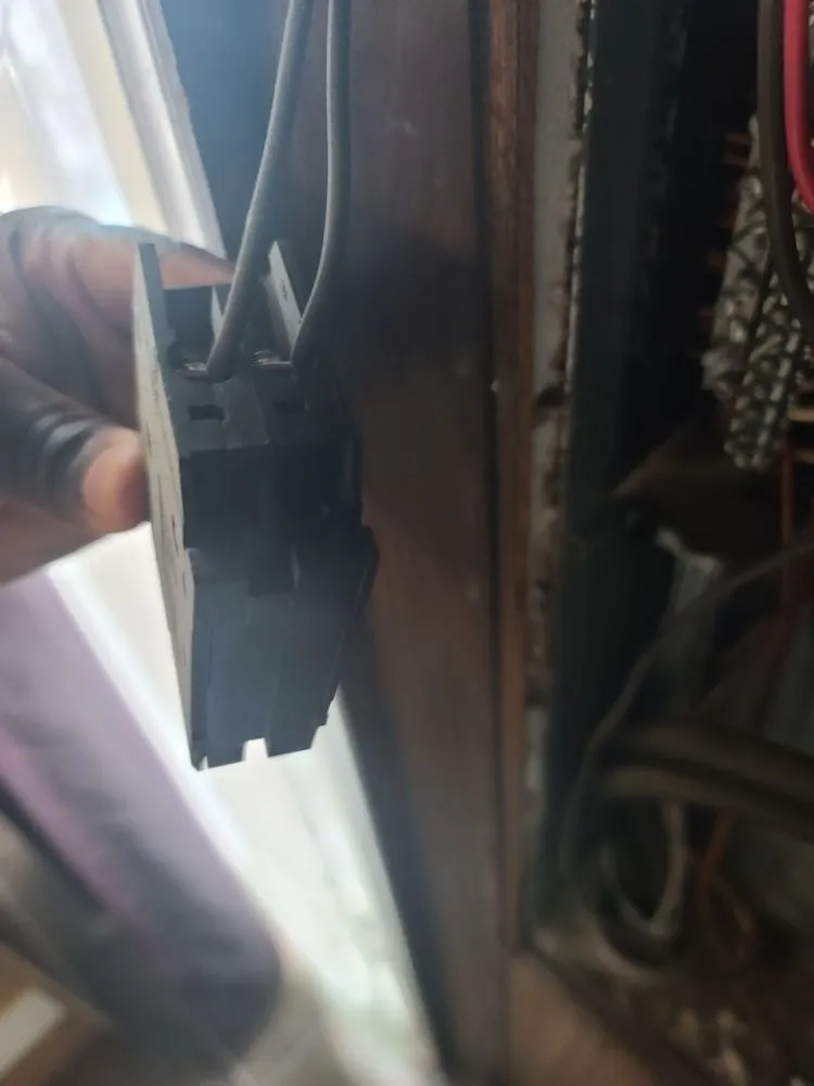 Slide of Juscardc Electric Services