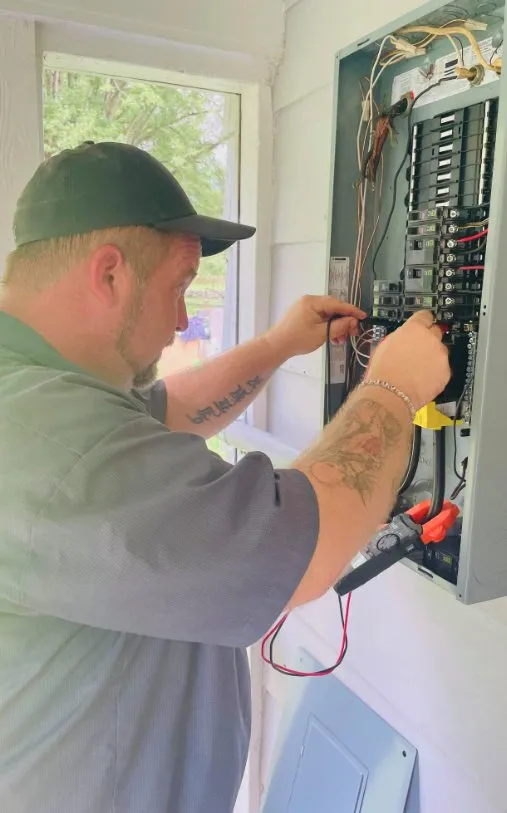 Affordable electrician providing emergency electrical service in , 