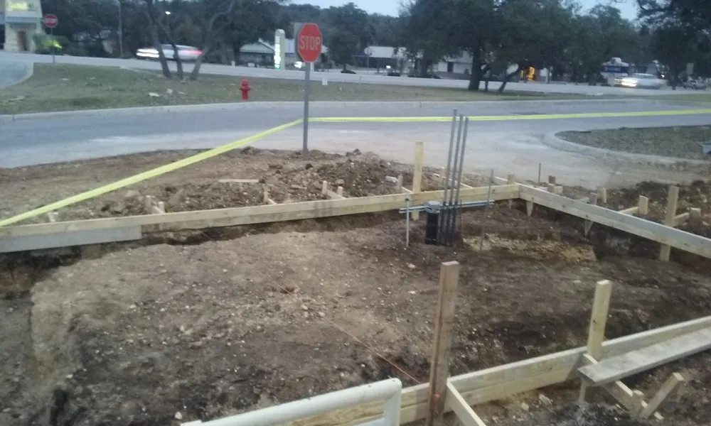 Emergency electrical service for homes in lighting installation, by