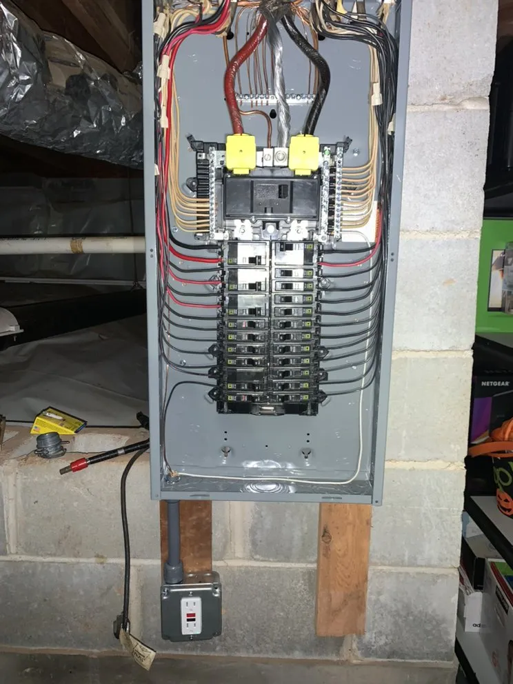 Certified electrician providing circuit breaker repair in , 