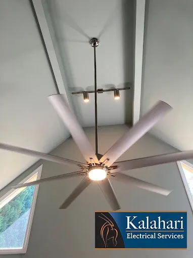 Licensed electrician providing circuit breaker repair in ,