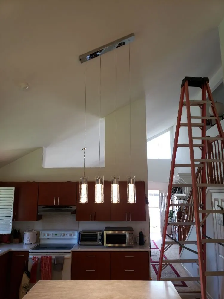 Affordable electrician providing electrical repair in , 