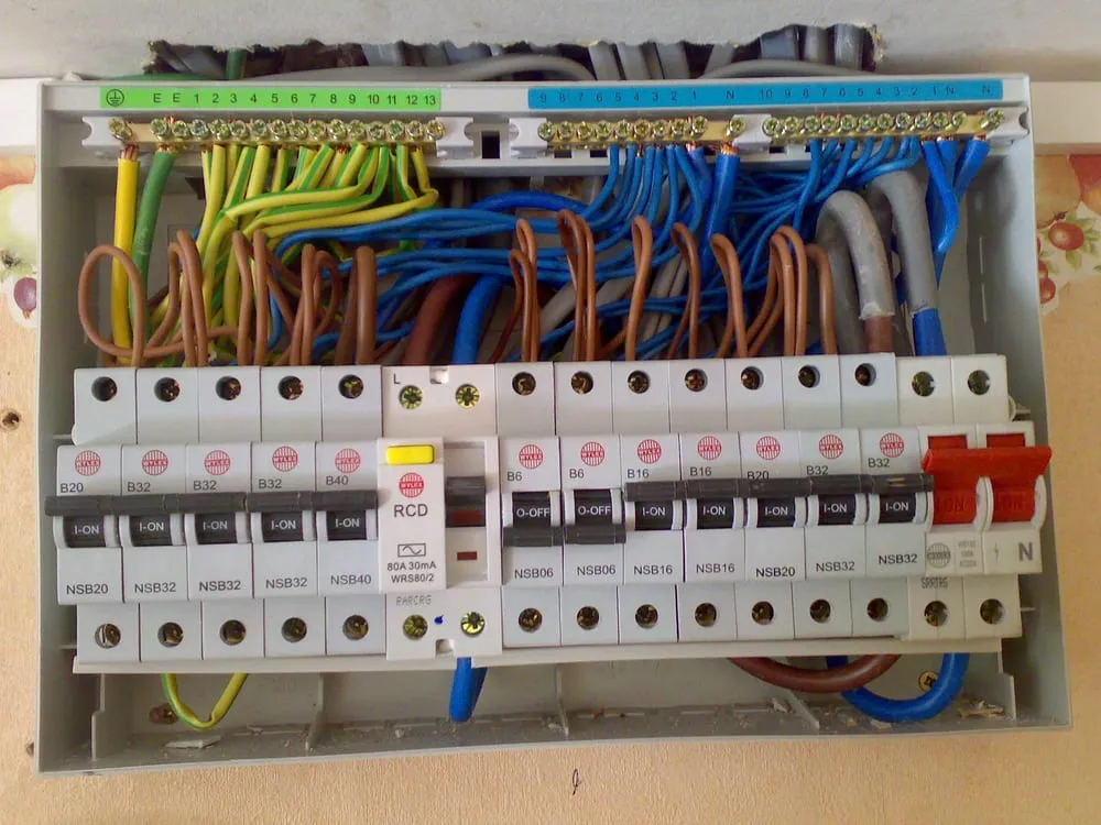 Licensed electrical service for homes in wiring installation, by