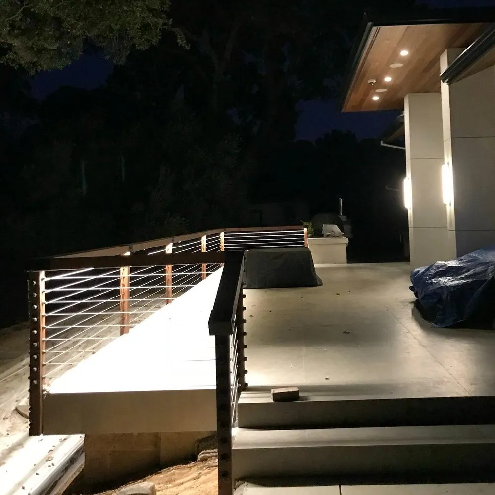 Certified electrician providing electrical repair in , 