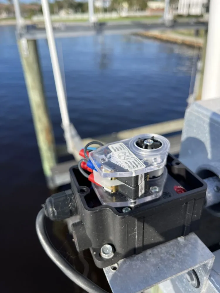 Certified electrician providing electrical repair in , 