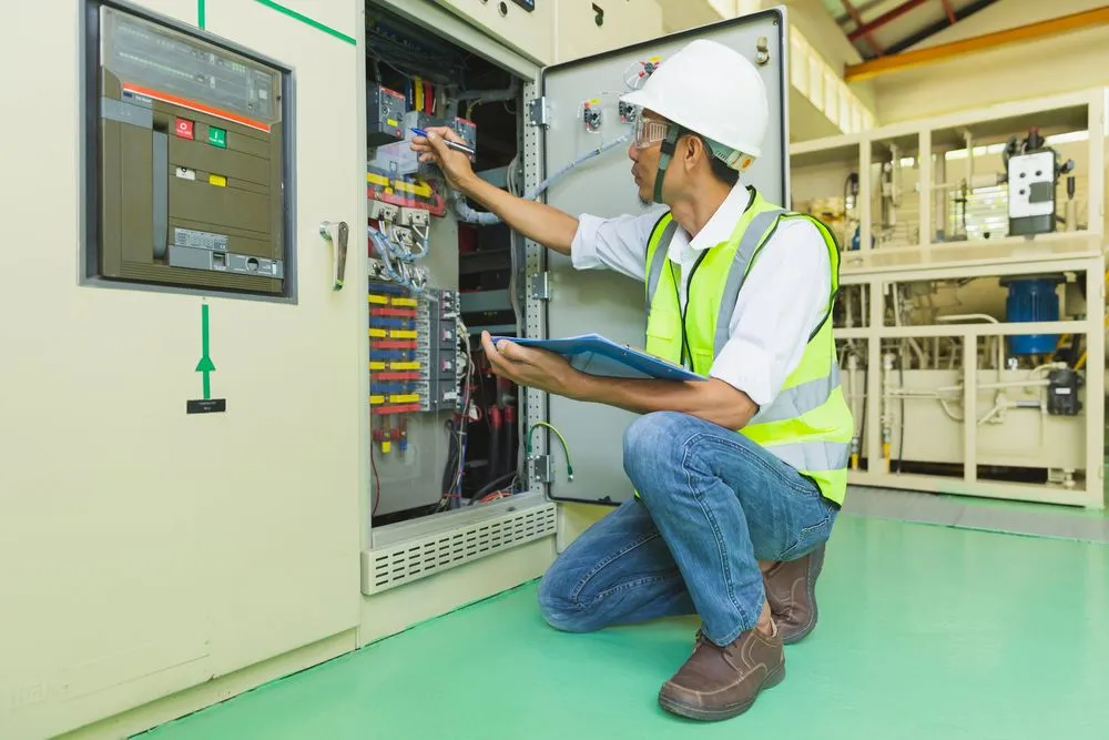 Emergency circuit breaker repair in Tampa Bay, FL by Keentel Electrical Contractors