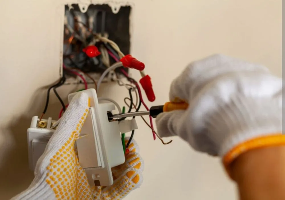 Slide of Ken' Electrician