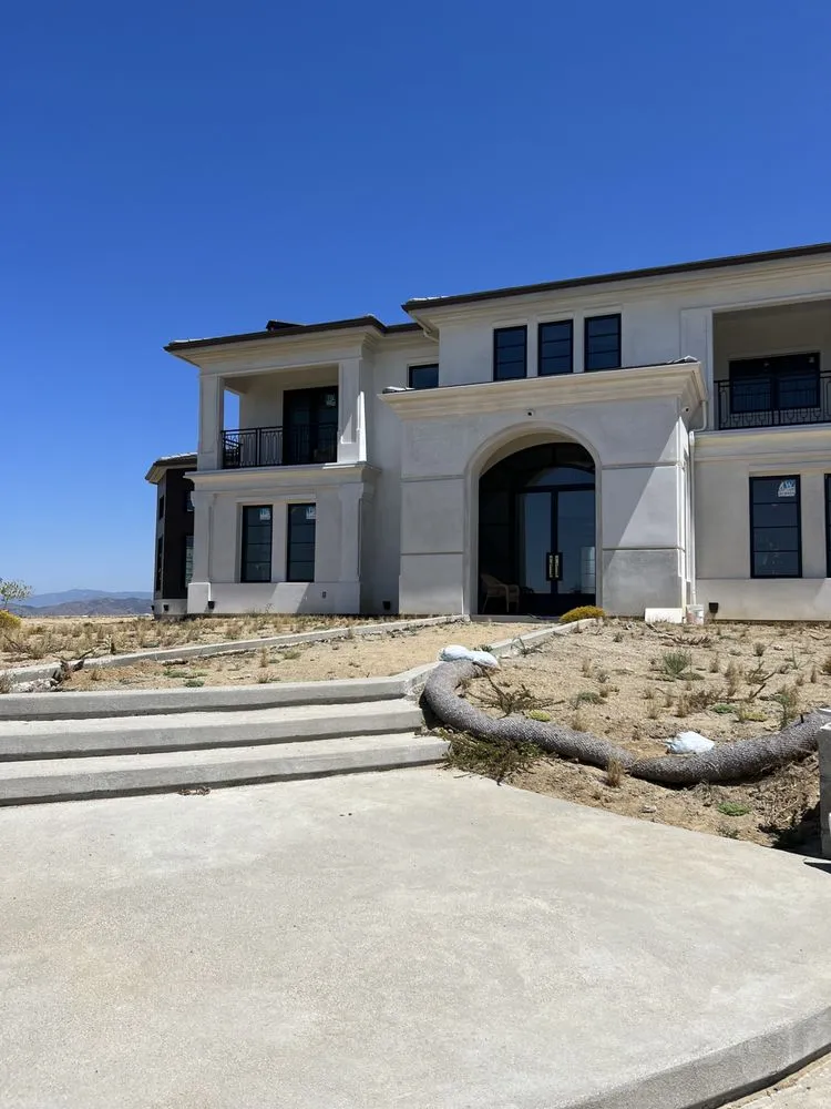 Professional electrician providing electrical repair in , 