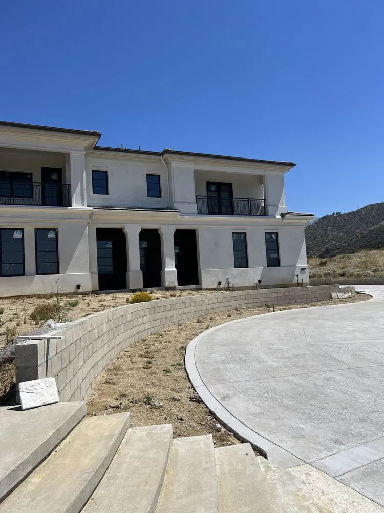 Emergency electrician providing electrical repair in , 