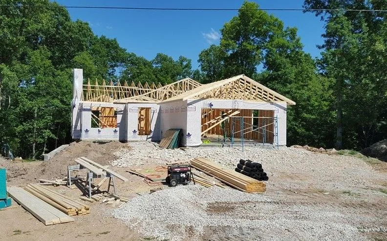 Licensed electrician providing electrical repair in , 