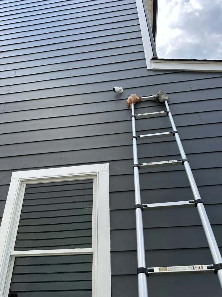 Expert electrician providing electrical repair in , 