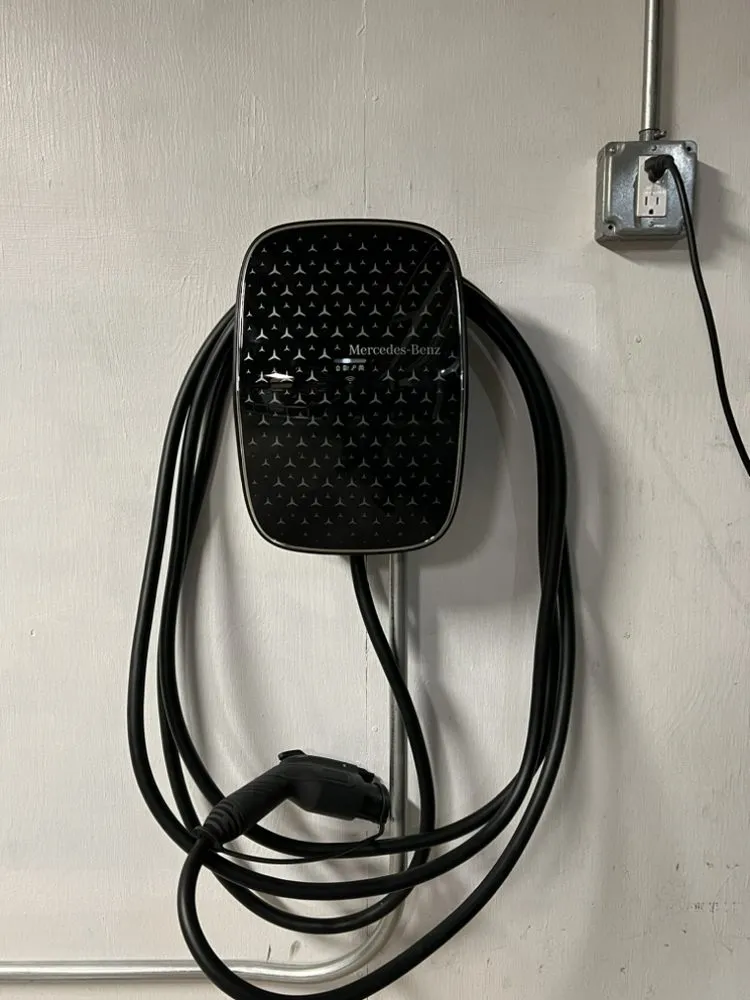 Reliable electrician providing lighting installation in , 