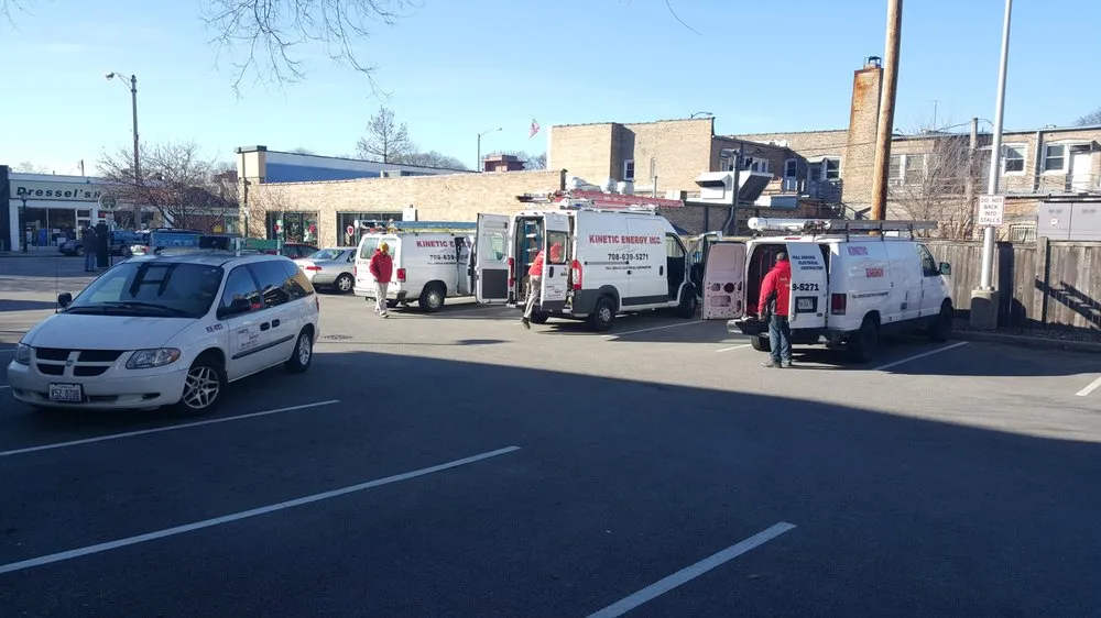 Professional electrician providing outlet and switch repair in Forest Park, IL - Kinetic Energy