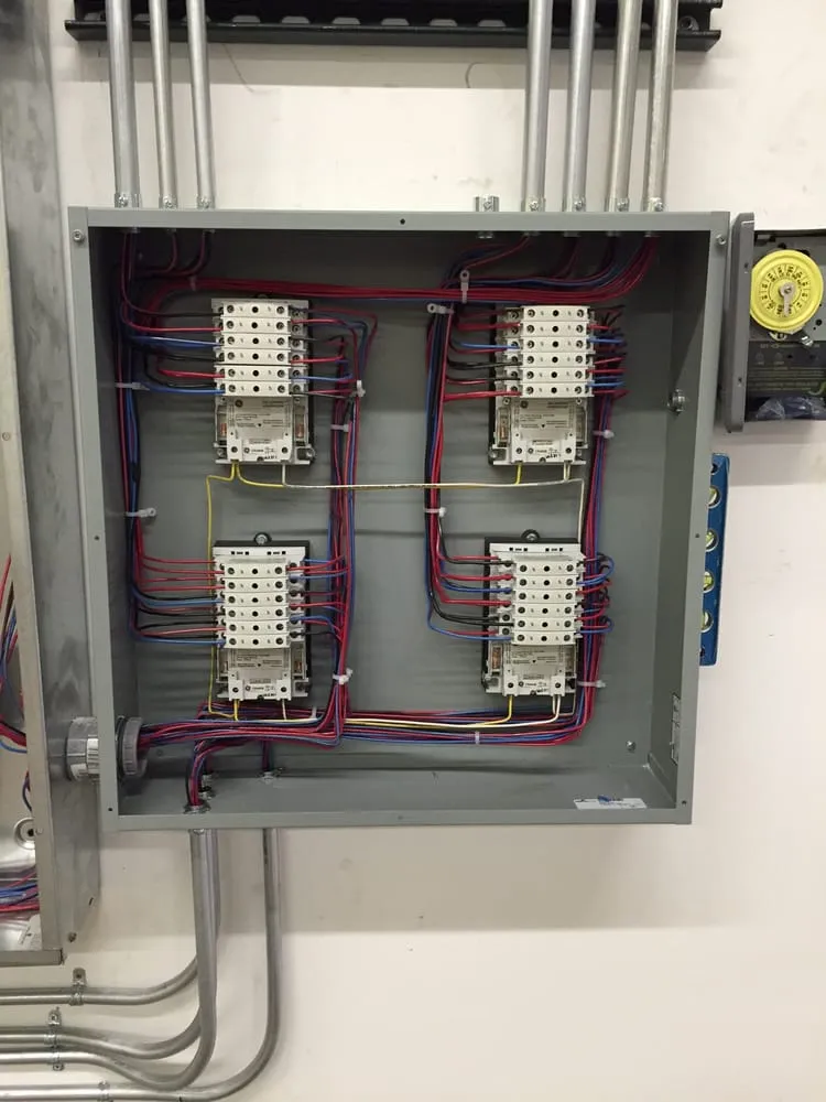 Emergency circuit breaker repair service in ,  - King Electric