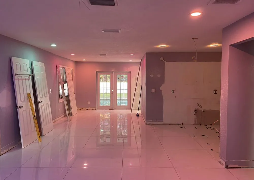 Reliable electrician providing circuit breaker repair in TWN N CNTRY, FL - King Electric KDF
