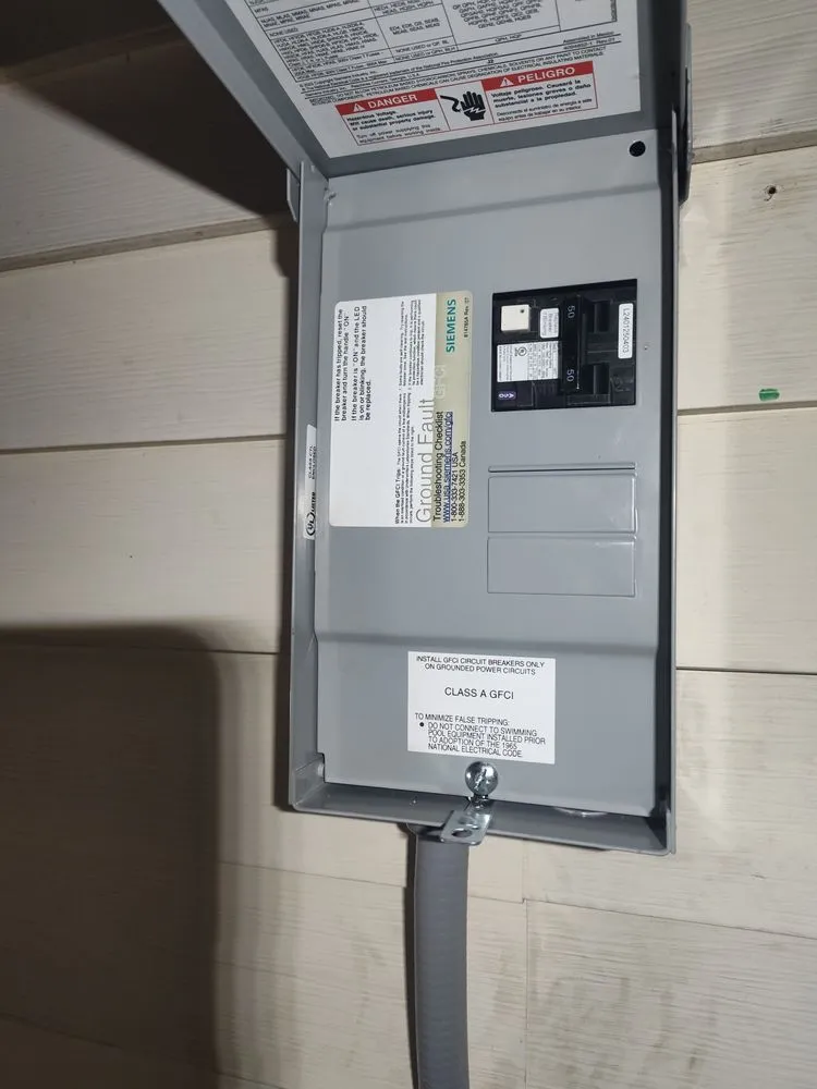 Certified emergency electrical service in St. Louis, MO by Kings Family Services