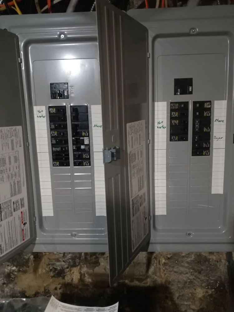 Professional electrician providing emergency electrical service in St. Louis, MO - Kings Family Services